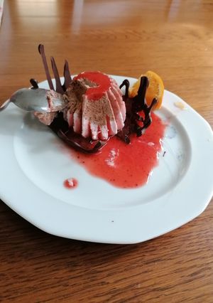 Foto di Doppia mousse su vassoio di cioccolato
