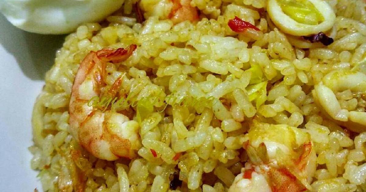 Resep Nasi goreng udang cumi oleh Ayu Luthfiana Cookpad