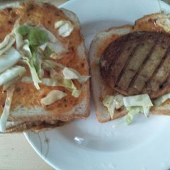 A picture of Hot Head Maggi Burger.