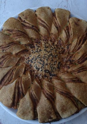 Medvehagymás, sonkakrémes csavart kenyér recept fotója