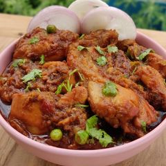A picture of Chicken kasa (chicken in thick gravy).