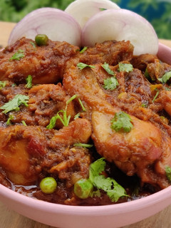 A picture of Chicken kasa (chicken in thick gravy).