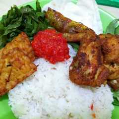 รูปของ Ayam penyet sambal tomat