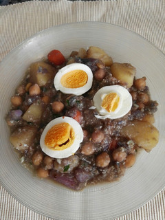 Una foto de Potaje de lombarda con garbanzos