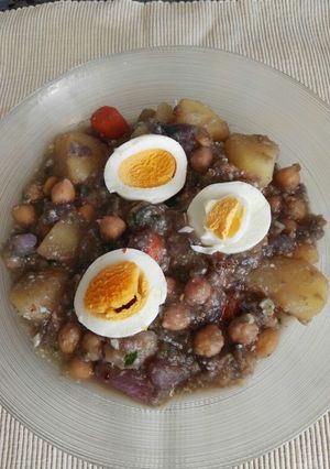 Una foto de Potaje de lombarda con garbanzos
