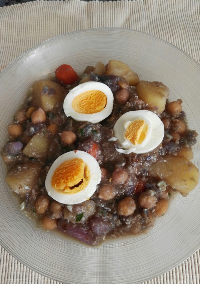 Una foto de Potaje de lombarda con garbanzos