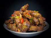 A picture of chicken gizzards with tomatoes