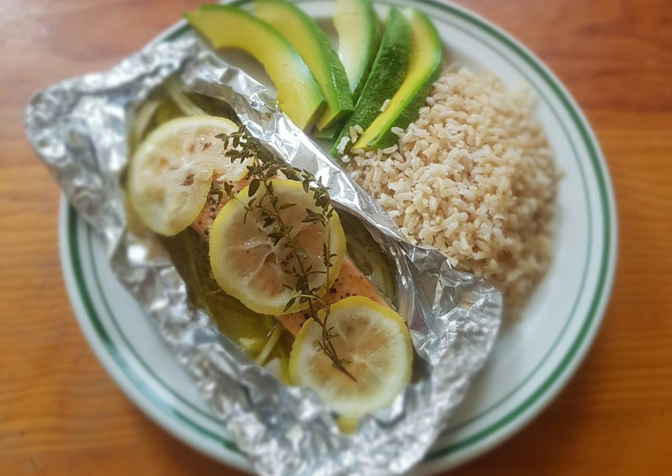 Salmón al vapor con pimienta y limón