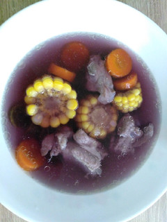 A picture of 玉米萝卜排骨汤 Sweet Corn Pork Rib Soup.