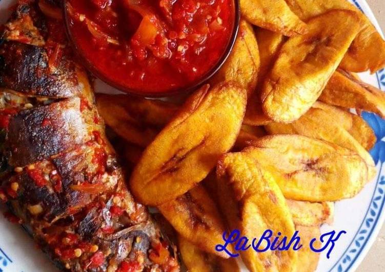 Recipe of Speedy Fried plantain with grilled fish and sauce