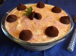 Foto principal de Postre rosado con mascarpone y trufas