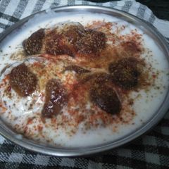 A picture of Dahi vada.