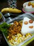 Bekal Sekolah: onigiri abon, mie goreng, telor dadar, jelly