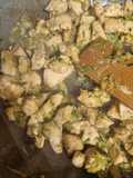 Bocconcini di pollo al sesamo con zucchine