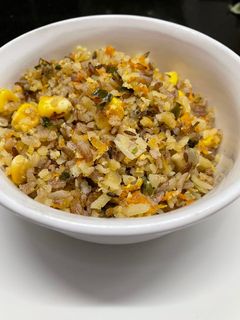 कांदा कॉर्न पोहा (Kanda corn poha recipe in hindi) रेसिपी मुख्य फोटो