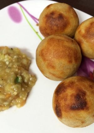 A picture of Litti Chokha in Appam Pan.
