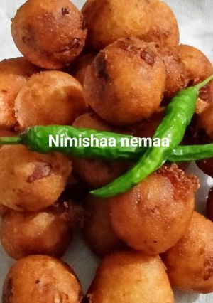 सेमोलिना पोटैटो बॉल (semolina potato ball recipe in Hindi) रेसिपी मुख्य फोटो