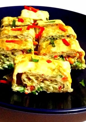 A picture of Chinese egg roll.
