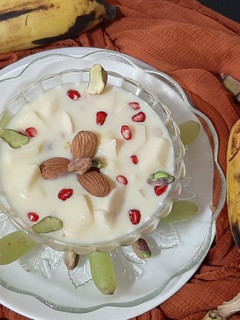 ફ્રુટ સલાડ (Fruit Salad Recipe in Gujarati) રેસીપી મુખ્ય ફોટો