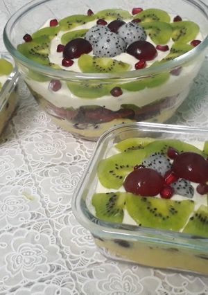 A picture of Oreo trifle custard.