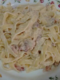 Una foto de Tallarines carbonara