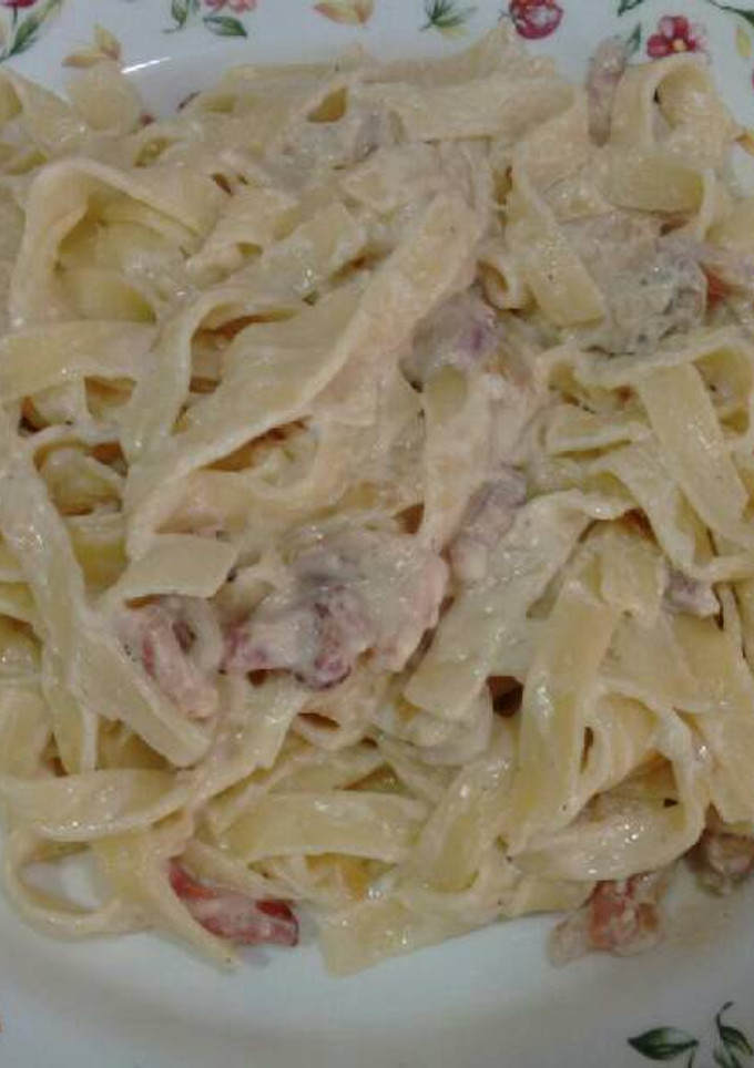 Una foto de Tallarines carbonara