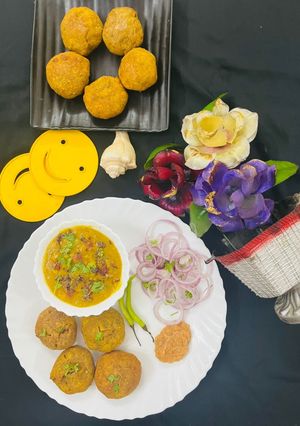 A picture of Sattu Bafla with Dal.