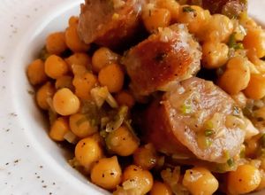 Foto principal de Garbanzos con butifarra al comino
