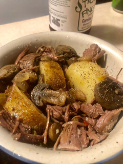 A picture of Pot roast 🥩 🥔 🍄.