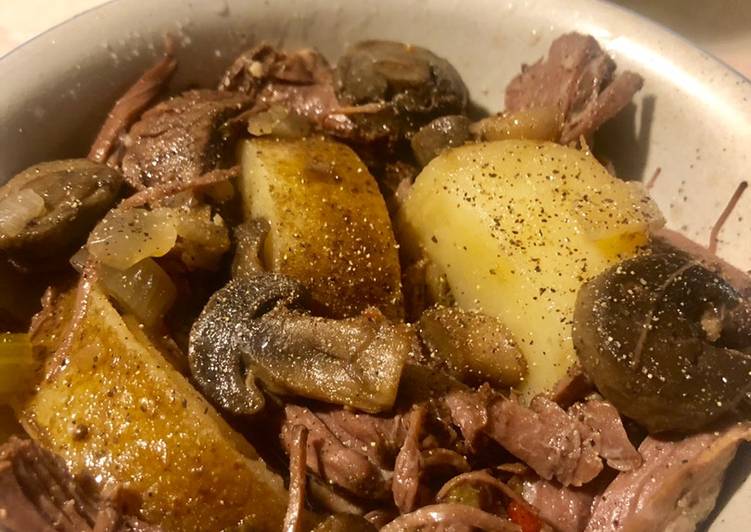 Recipe of Ultimate Pot roast 🥩 🥔 🍄