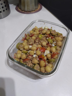 Una foto de Ensalada de garbanzos