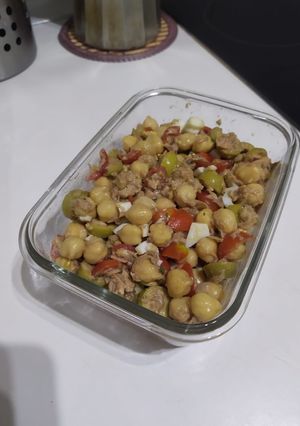 Una foto de Ensalada de garbanzos