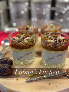 A picture of Semolina pudding with date and tahini puree:.