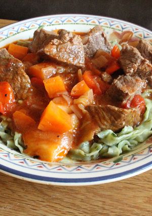 Una foto de Tagliatelle con estofado comprimido