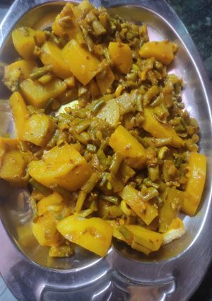 आलू बींस (Aloo Beans recipe in hindi) रेसिपी मुख्य फोटो