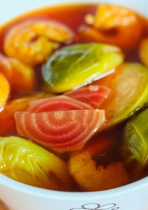 Hình của món Canh Cải Brussels Củ Dền Tôm Khô.