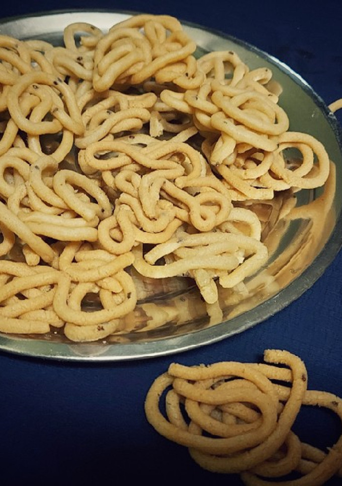 முறுக்கு(murukku recipe in tamil) செய்முறை முக்கிய புகைப்படம்