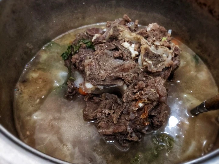 Langkah Mudah untuk Menyiapkan Resep Sop buntut (daging kurban) Anti Ribet, Menggugah Selera