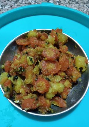 गाजर आलू (Gajar Aloo recipe in Hindi) रेसिपी मुख्य फोटो