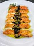 Carpaccio de salmón curado con un toque cítrico