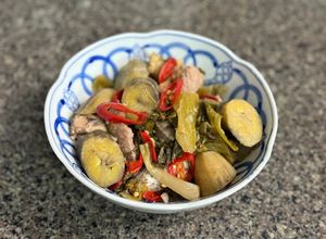Hình của món Chuối Cau Xanh Kho Thịt Cá Nục.