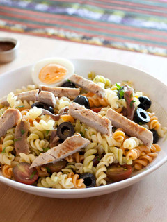 Una foto de Ensalada de pasta Niçoise