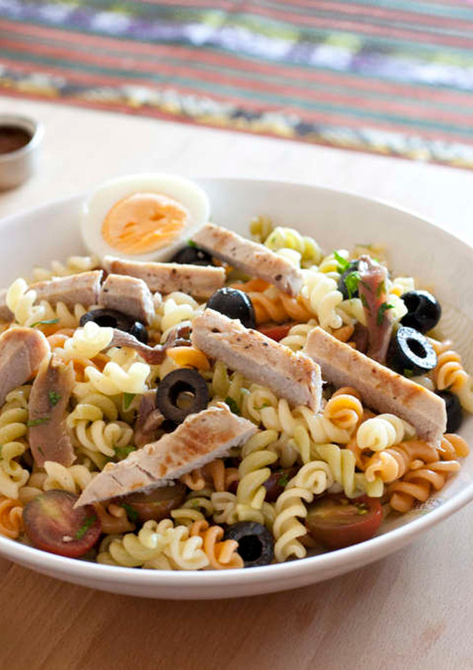 Una foto de Ensalada de pasta Niçoise