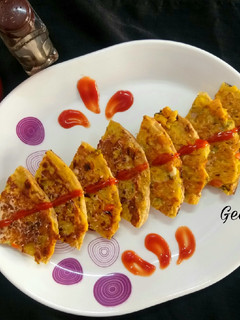 लेफ्ट ओवर मसाला कॉर्न एंड रोटी (leftover masala corn and roti recipe in Hindi) रेसिपी मुख्य फोटो