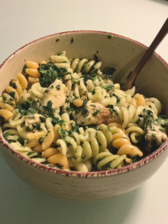 Una foto de Pasta con pesto de espinaca