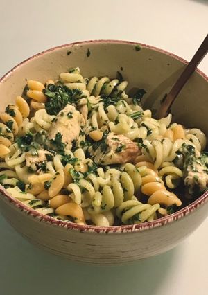 Una foto de Pasta con pesto de espinaca