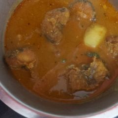 A picture of Rui Aloo Mache Jhal.