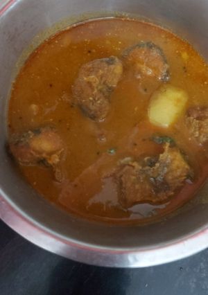 A picture of Rui Aloo Mache Jhal.