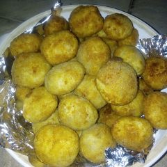 Flour filled potato balls A picture of Flour filled potato balls.