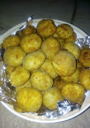A picture of Flour filled potato balls.
